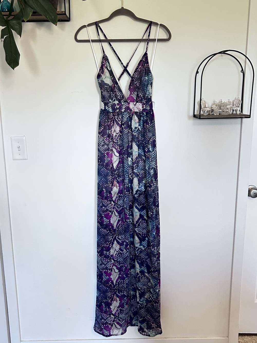 NWT Windsor Purple Snakeskin Print Crisscross Back Slit Leg Maxi Dress‎ Small